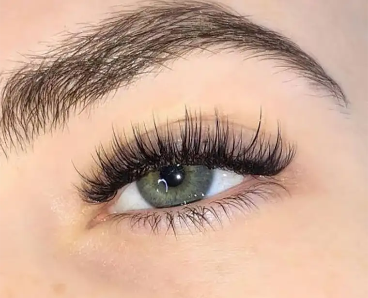 تاثیر اکستنشن مژه هیبرید بر زیبایی چشم ها