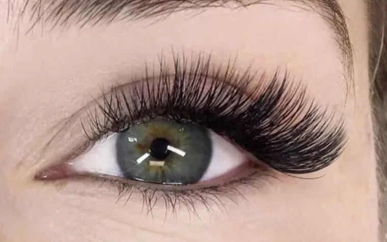 کاشت اکستنشن مژه مگا والیوم